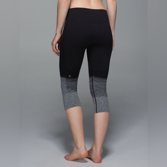 Lululemon Seamlessly Street Crop Heathered Black. Size 6 based on measurements. - Picture 4 of 12
